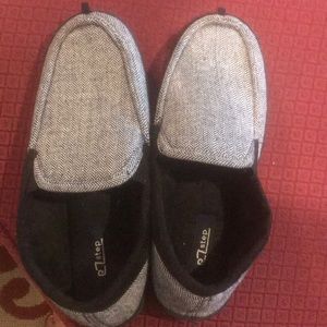 Brand new men’s house shoes